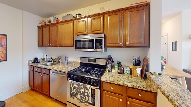 Building Photo - 672 Washington St