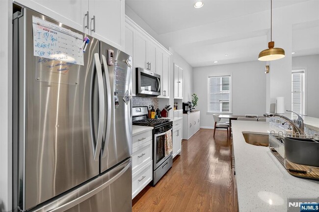 Building Photo - 283 Bradley Dr