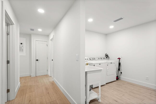 Building Photo - "Renovated 4-Bedroom in Rocky Bayou Estates!- $300 Off First Month's Rent!"