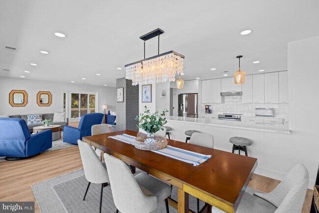 Building Photo - 5510 Beach Dr
