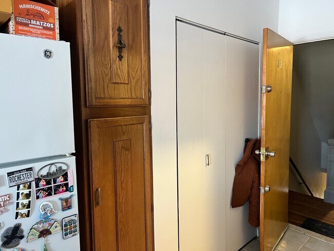 Building Photo - 25 W 8th St