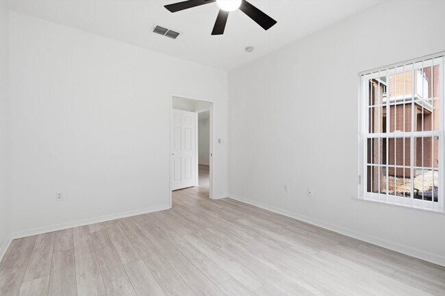 Building Photo - 520 Florida Club Blvd