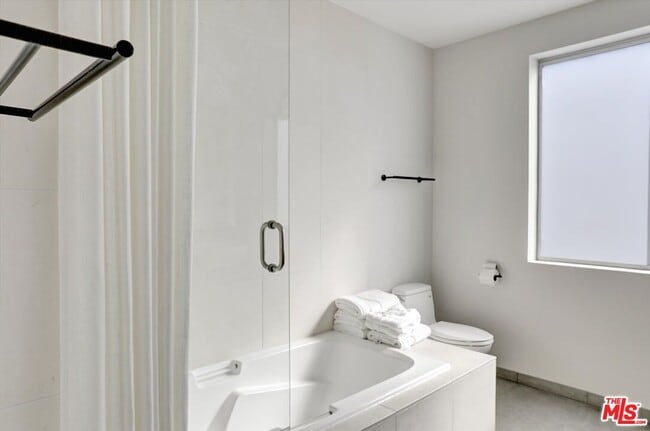 Building Photo - 2425 Clement Ave