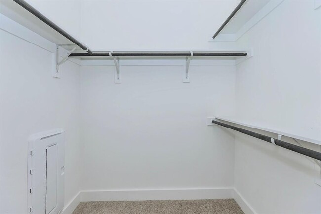 Building Photo - 3030 Greenbusch Rd