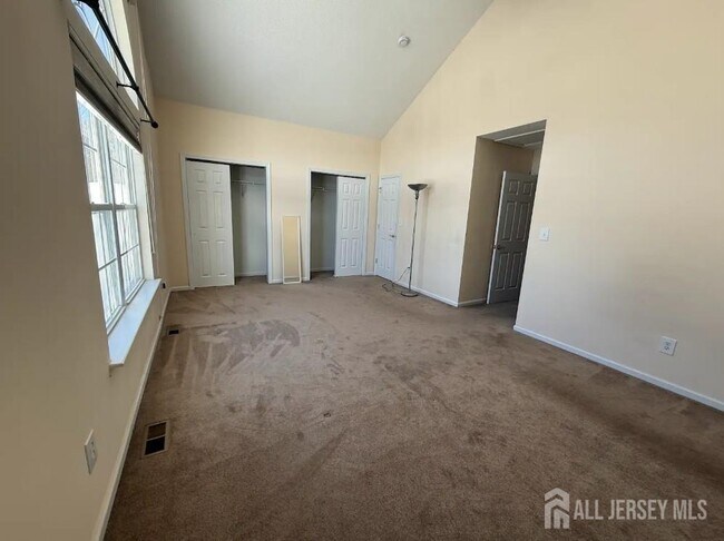 Building Photo - 942 Thomas Ave