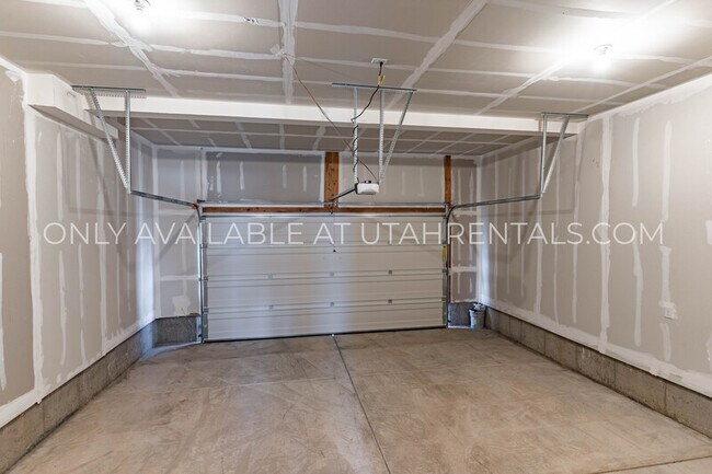 Building Photo - 1786 N 180 E