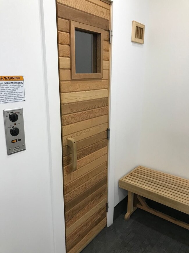 Building Photo - 1717 Ala Wai Blvd