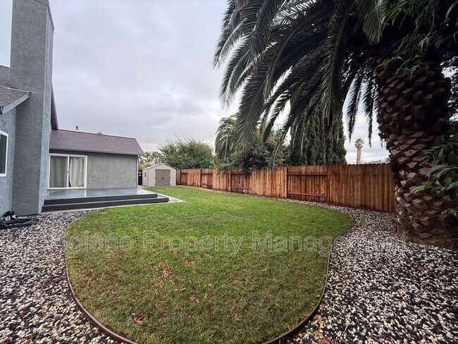 Building Photo - 921 Hickory Ave