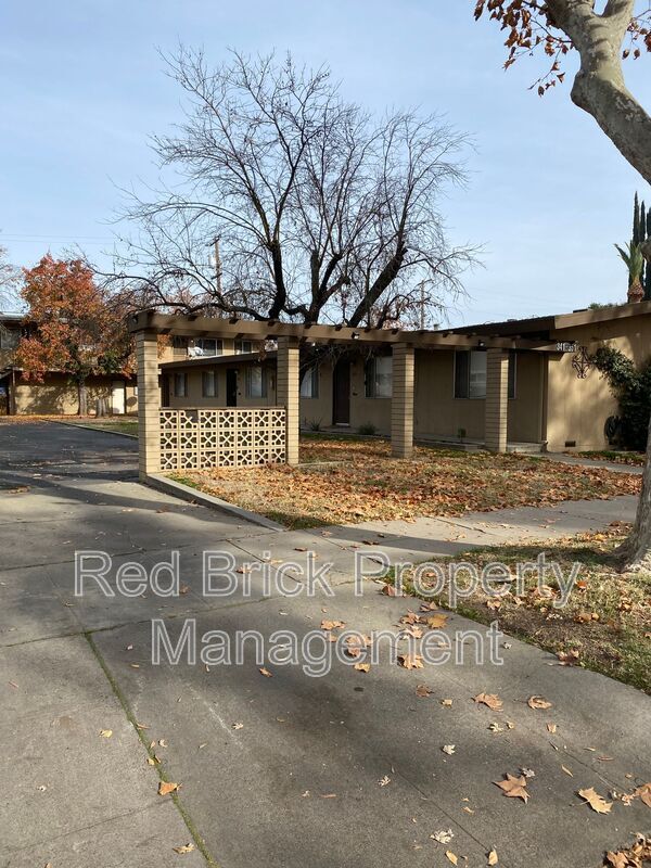 Building Photo - 343 W 21st St