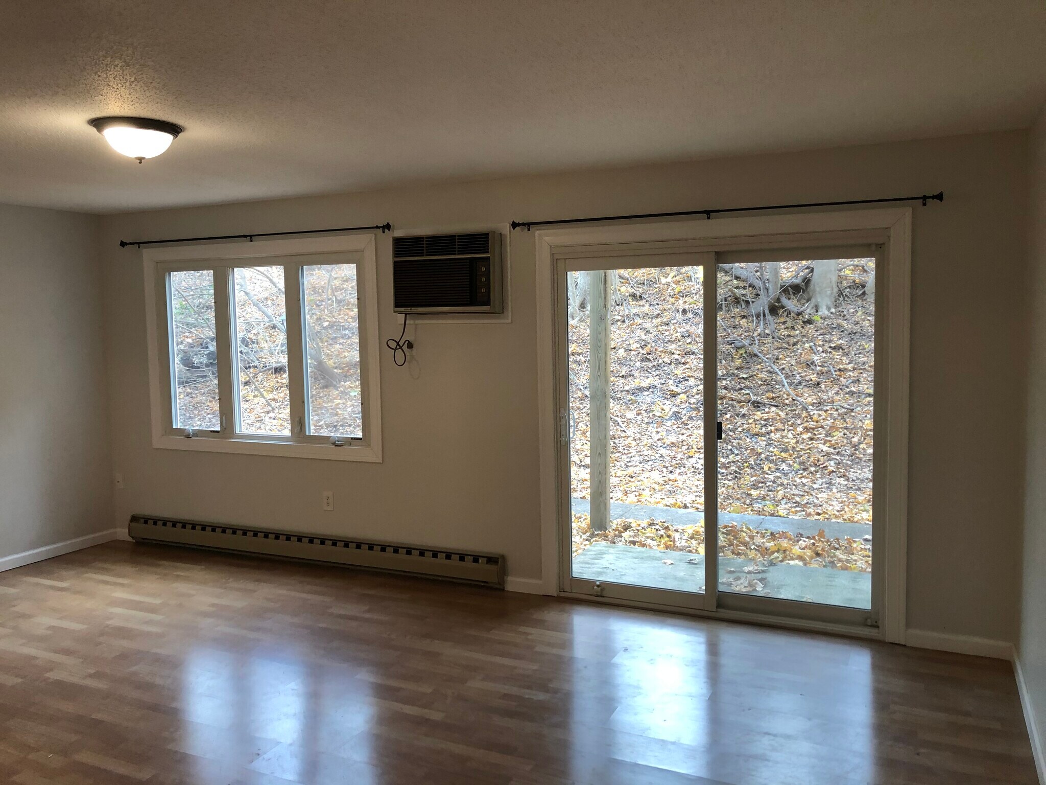 Building Photo - 85 Old Town Rd