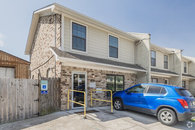 Leasing Office - Collins Park