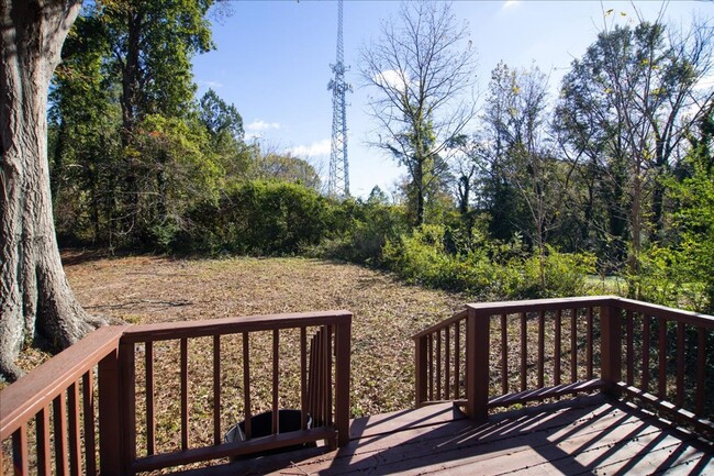 Building Photo - Beautiful 3bd Bungalow Minutes From W Midt...