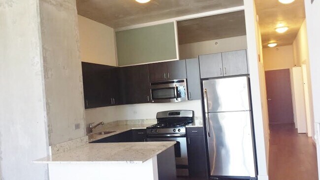 Building Photo - 235 W Van Buren St