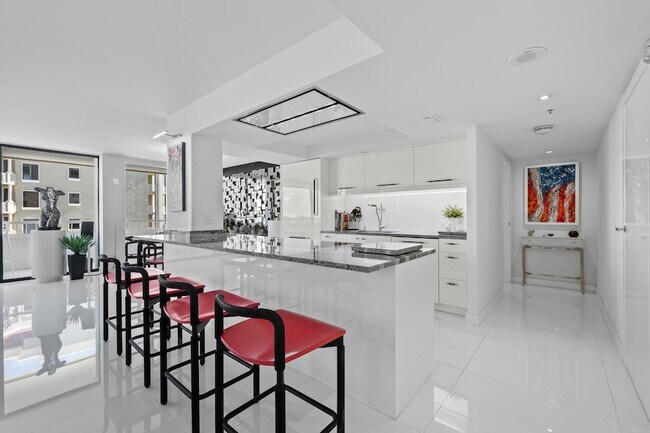 Building Photo - 5280 N Ocean Dr