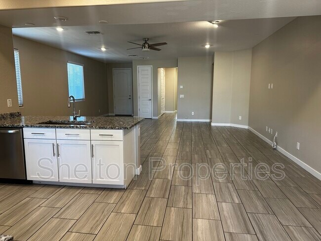 Building Photo - 16562 W Charlotte Dr