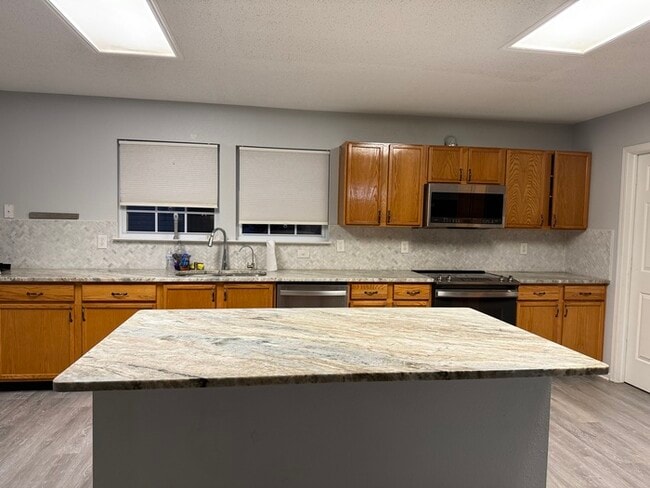 Building Photo - 14302 Holly Berry Cir