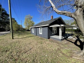 Building Photo - 2 bd 1 ba house