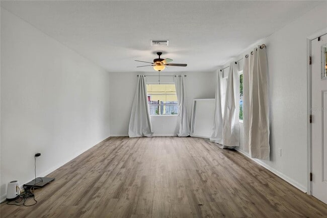 Building Photo - 4130 Lake Saunders Dr