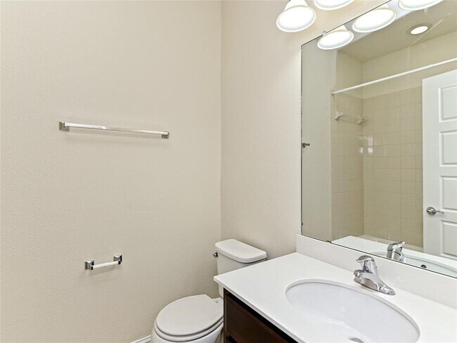 Building Photo - 6814 E Riverside Dr
