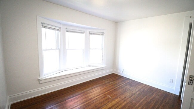 Building Photo - 3 Bedroom House