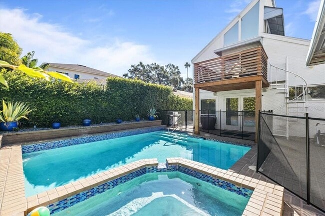 Building Photo - 2903 W Bay Ct Ave