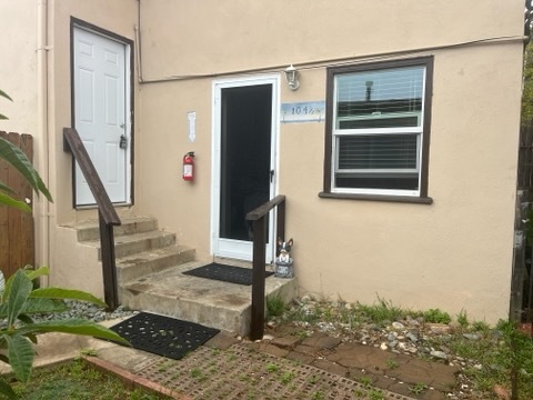 Primary Photo - 104 S Clementine St