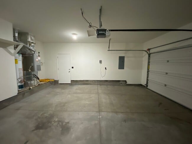 Building Photo - 3 bedroom 2 bath Walking Distance to Sage Valley Middle School