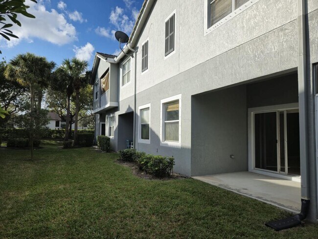 Building Photo - Prime Location & Modern Comfort in Greenacres! 3 Bed 2.5 Bath Townhouse