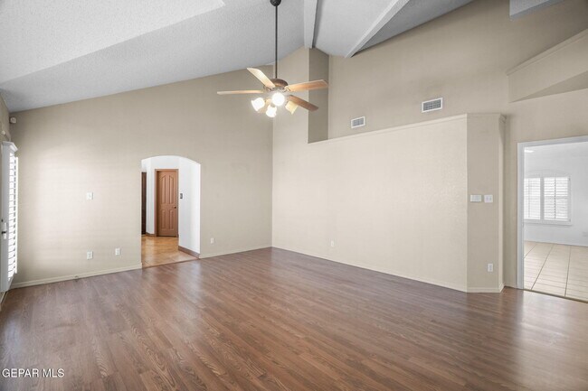 Building Photo - 695 Paseo del Mar Dr