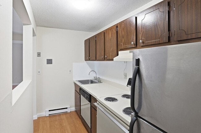 Building Photo - 386 Great Rd