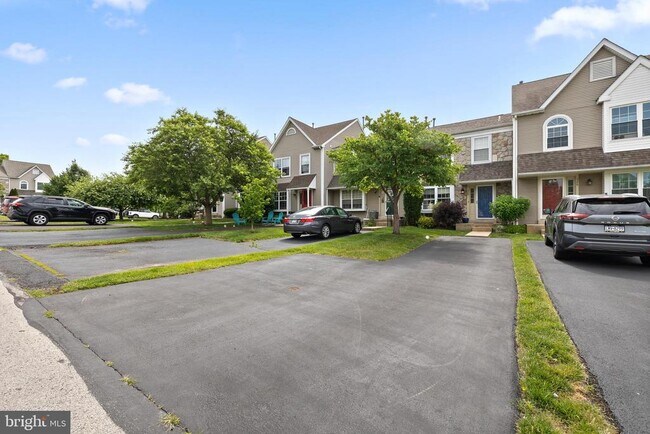 Building Photo - 328 Countryside Ct