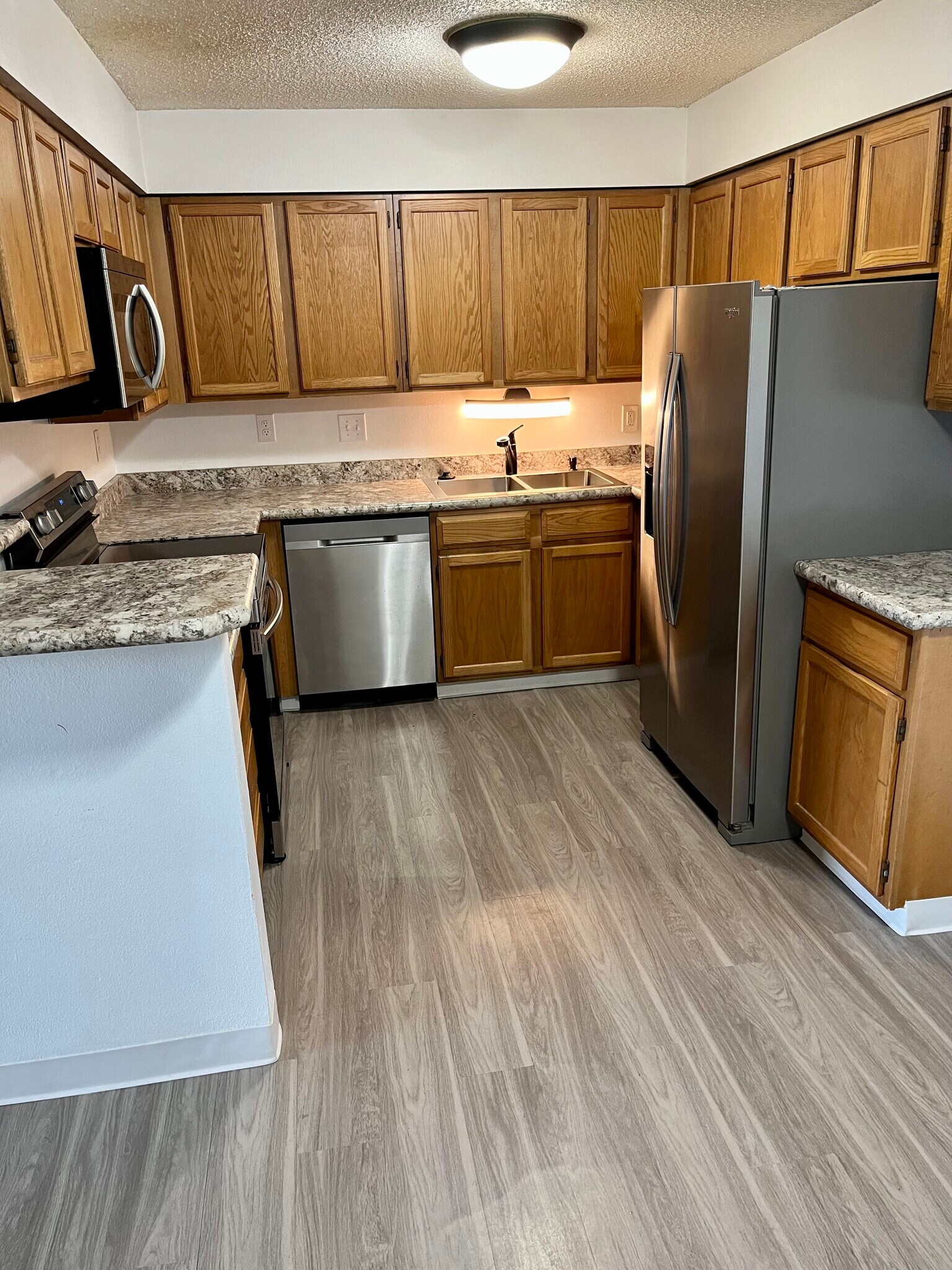 Building Photo - 410 Zang St