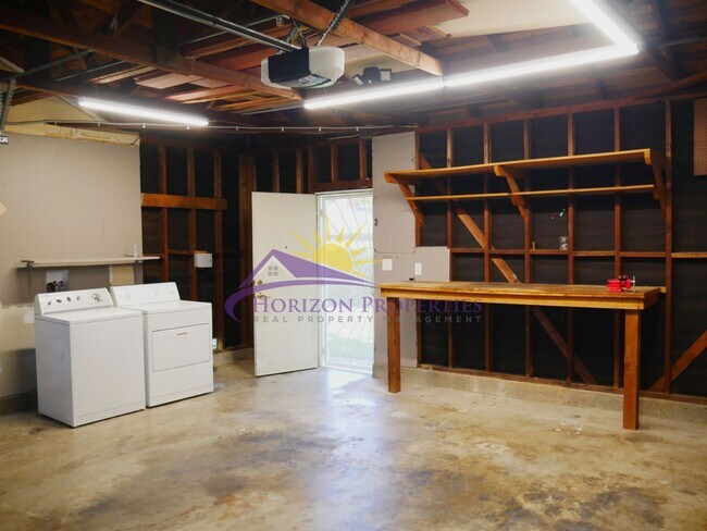Building Photo - Remodeled 3 Bed 2 Bath 1,215 Sq Ft Citrus Heights Home