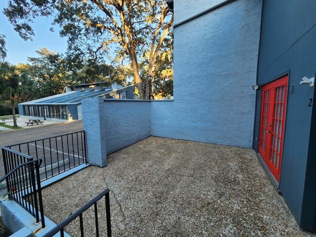 Building Photo - 2949 N Shamrock St