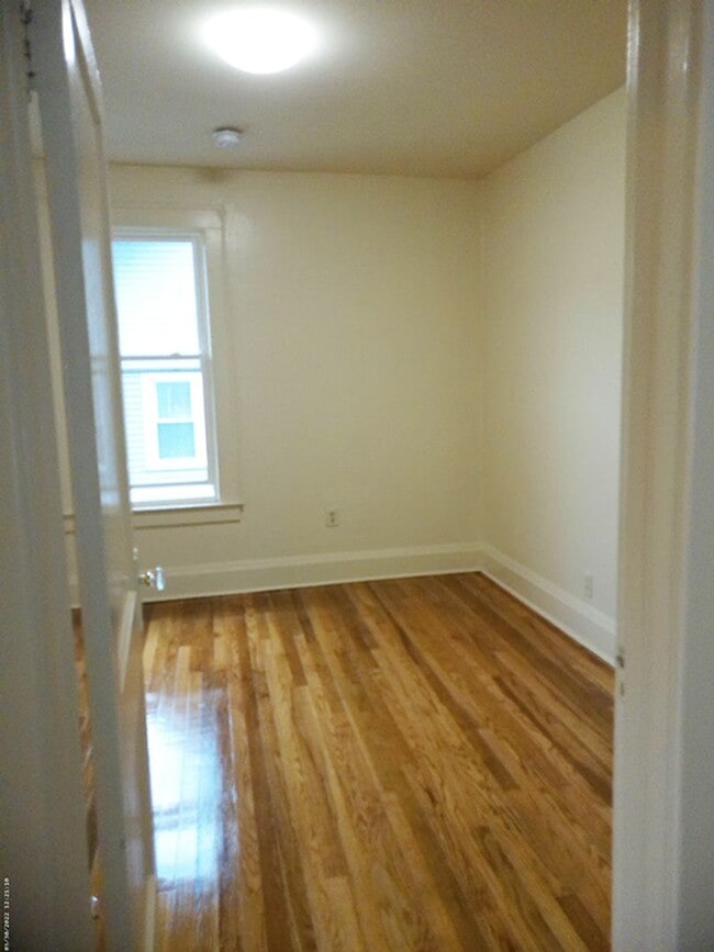 Building Photo - 147 Fellows Ave