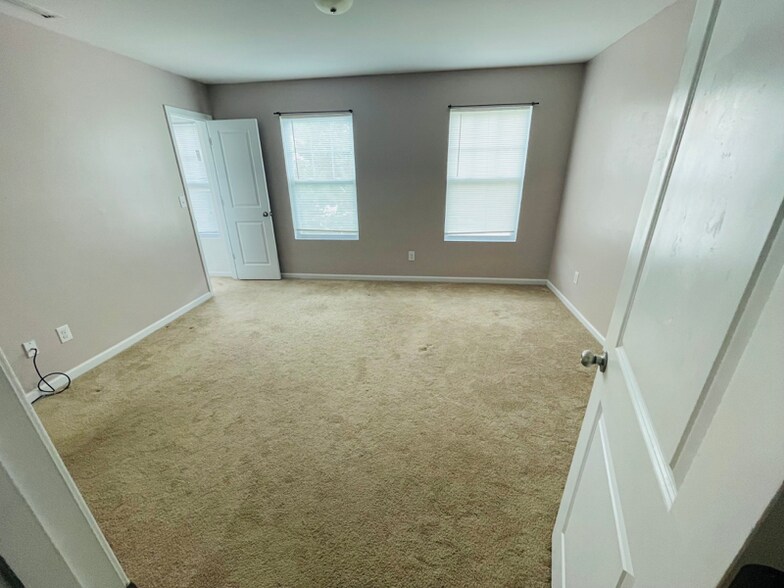 Building Photo - 9026 Sharpes Cir