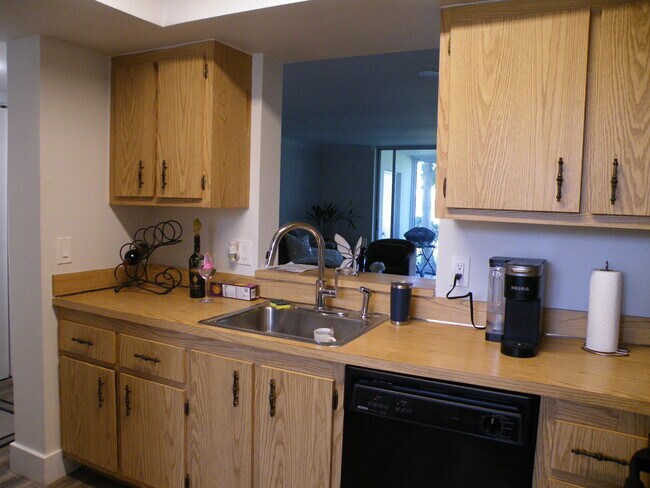 Building Photo - 15 Willowbrook Ln