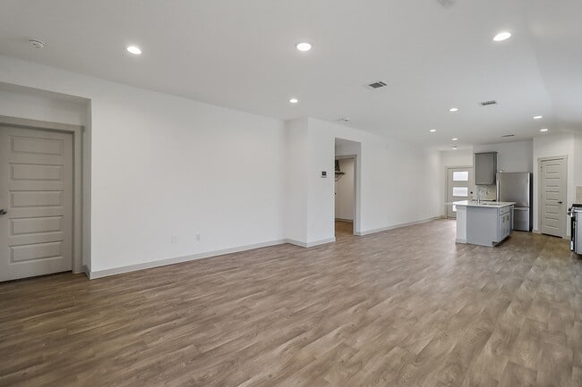 Building Photo - 14819 Cold Water Dr