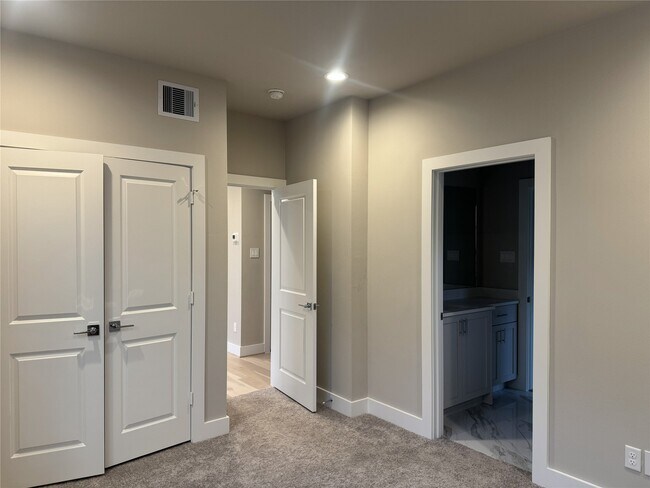 Building Photo - 540 Janisch Rd