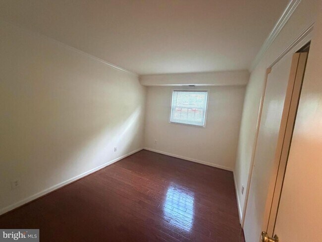 Building Photo - 3814 Lyndhurst Dr