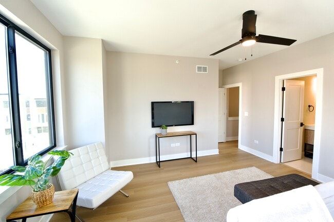 Building Photo - 177 Pointe Dr
