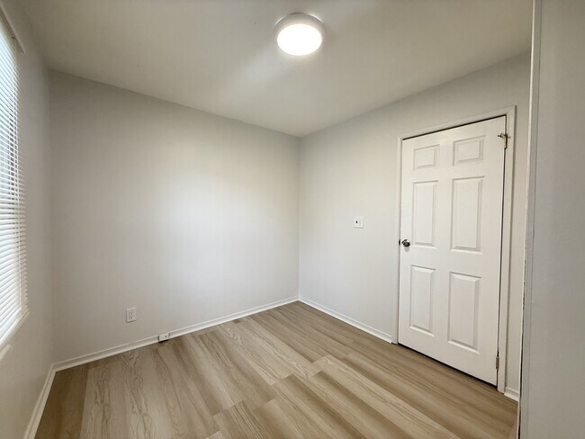 Building Photo - 814 Taylor St