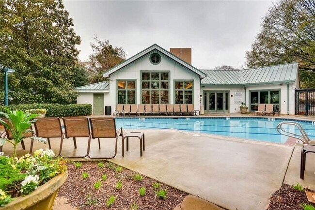 Building Photo - 2870 Pharr Ct S Northwest