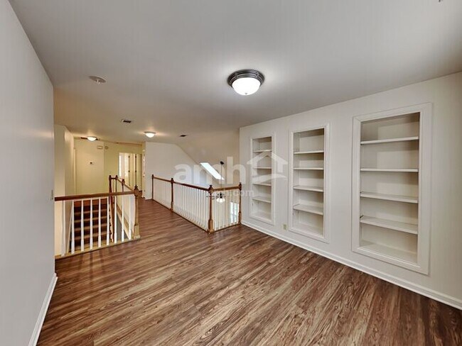 Building Photo - 6536 Arvington Way