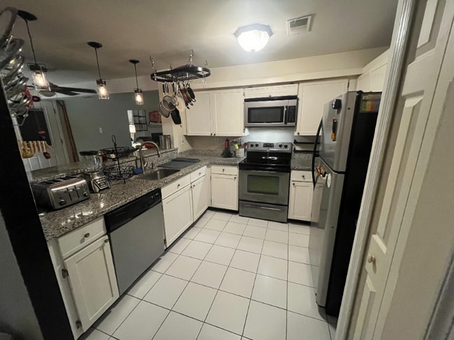 Building Photo - 8A Deer Run Ct