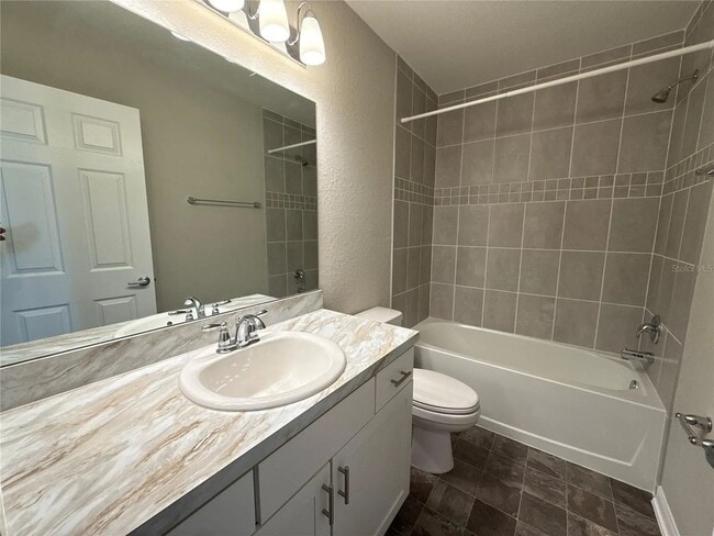 Building Photo - Summercrest 5 Bedroom, 3.5 bath