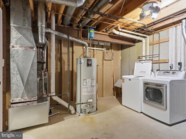 Building Photo - 1563 Autumn Ridge Cir