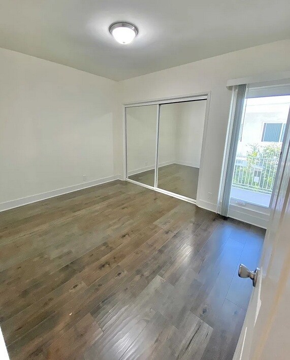 Building Photo - 5302 Comercio Ln