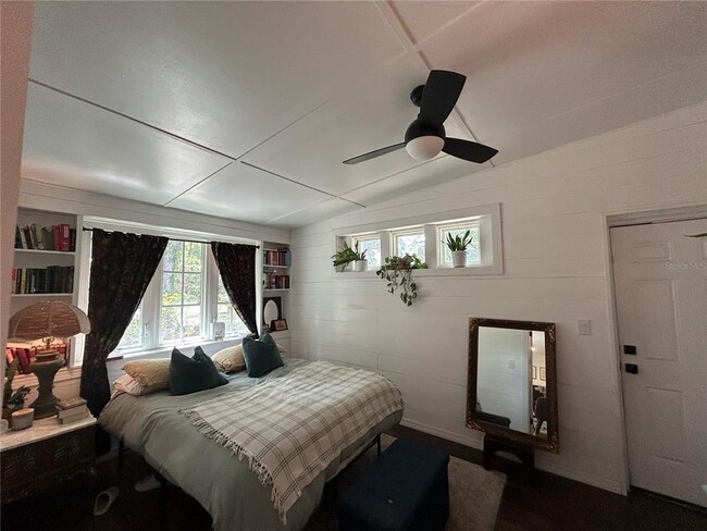 Building Photo - 816 NE 9th Ave