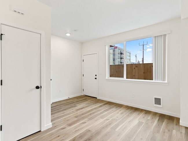 Building Photo - Vancouver Townhouses